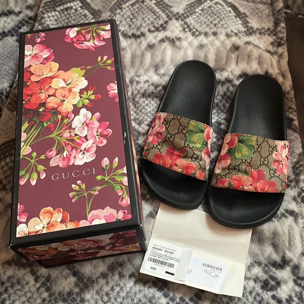 Gucci Bloom Slides size 7